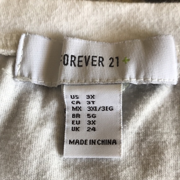 White Tee Shirt/Crop Top - Picture 4 of 8